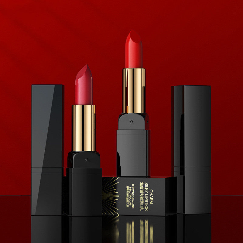 Rouge à lèvres hydratant doux et maquillage des lèvres séduisant.