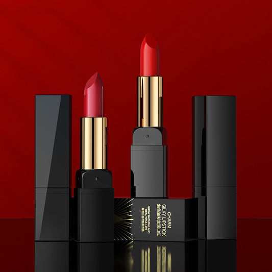 Rouge à lèvres hydratant doux et maquillage des lèvres séduisant.