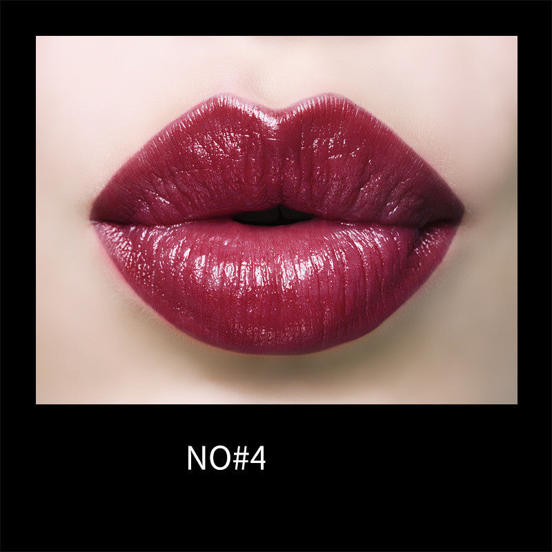 Rouge à lèvres hydratant doux et maquillage des lèvres séduisant.